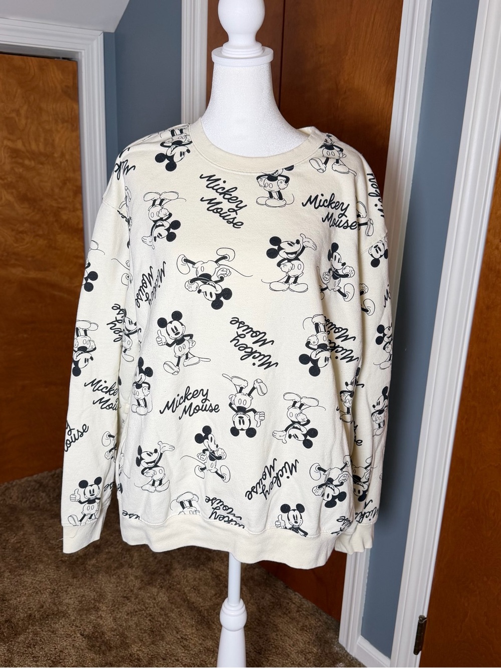 Disney Off White and Black Mickey Mouse All-Over Crewneck Sweater. Women’s 2x.